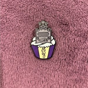 Disney Hocus Pocus Mystery Cupcake Pin Set - Billy’s Grace
